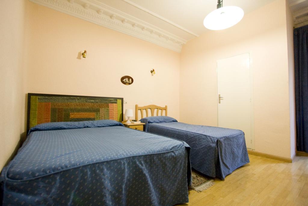 Hostal Trevinca 马德里 外观 照片